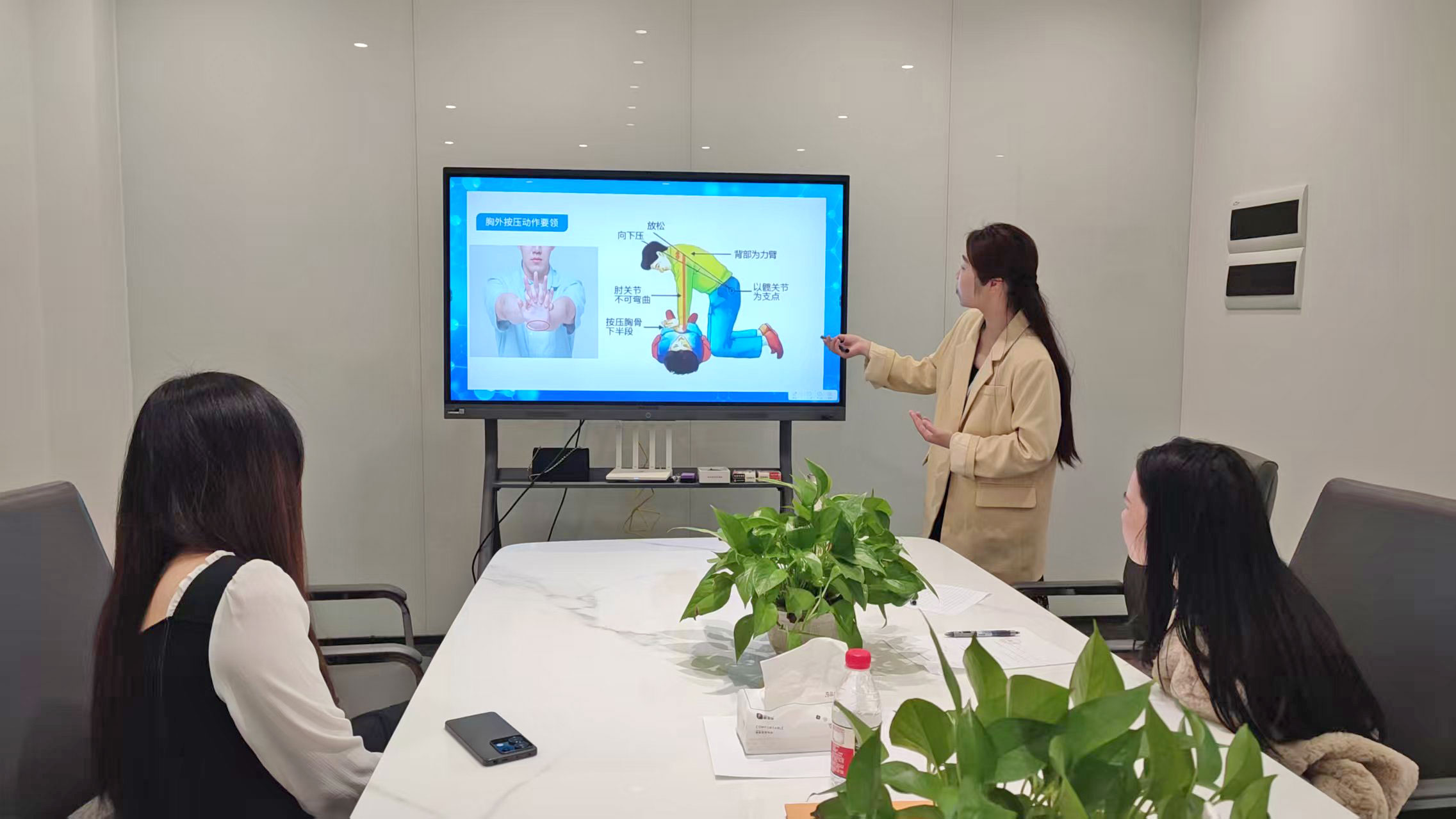 美高设计开展应急急救安全专项培训